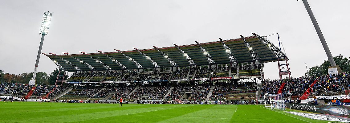 Das Wildparkstadion fasst heute fast 27.000 Plätzen.