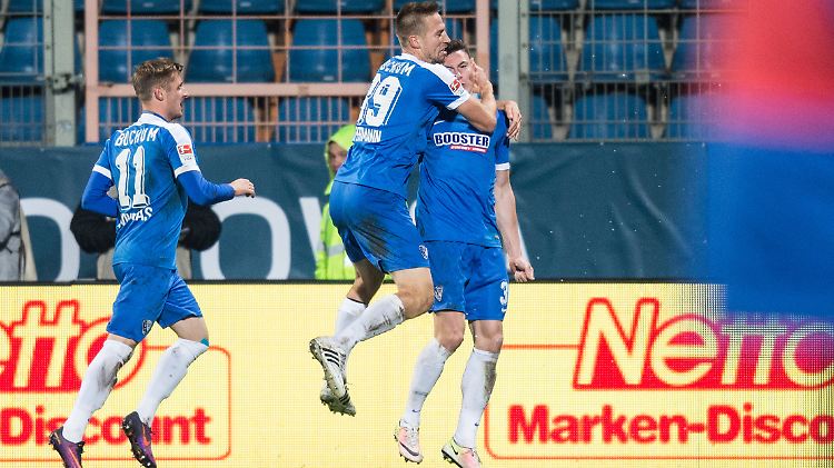 Freude bei den Bochumer Spielern nach dem Ausgleich durch Nils Quaschner (rechts).