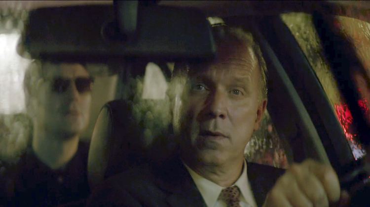 Fährt einen Serienmörder (Jens Harzer) durch die Stadt: Kommissar Murot (Ulrich Tukur).