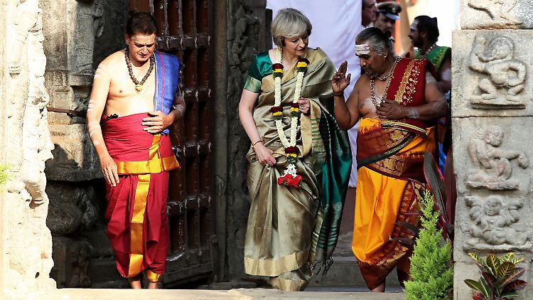May wagt viel bei der kulturellen Annährung. Die Grenzen Großbritanniens schließt sie für indische Gäste allerdings zusehends. 