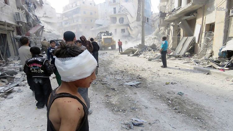 Ein verletztes Kind nach einem Luftangriff auf Aleppo.