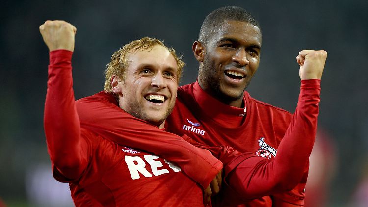 Da strahlt der Kölner: Marcel Riss und Anthony Modeste.