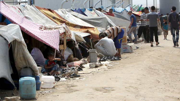 Flüchtlinge in einem Camp nahe Mossul: Die Miliz Haschad al-Aschari soll auch Kinder für den Kampf gegen den IS eingesetzt haben.