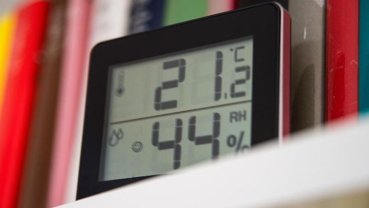 Eine Hilfe beim Regulieren der Luftfeuchtigkeit ist das Hygrometer. 