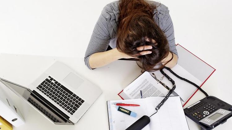 Wer sich stark über die Arbeit definiert und über längere Zeit keine Wertschätzung erfährt, ist deutlich gefährdeter für die große Unzufriedenheit.