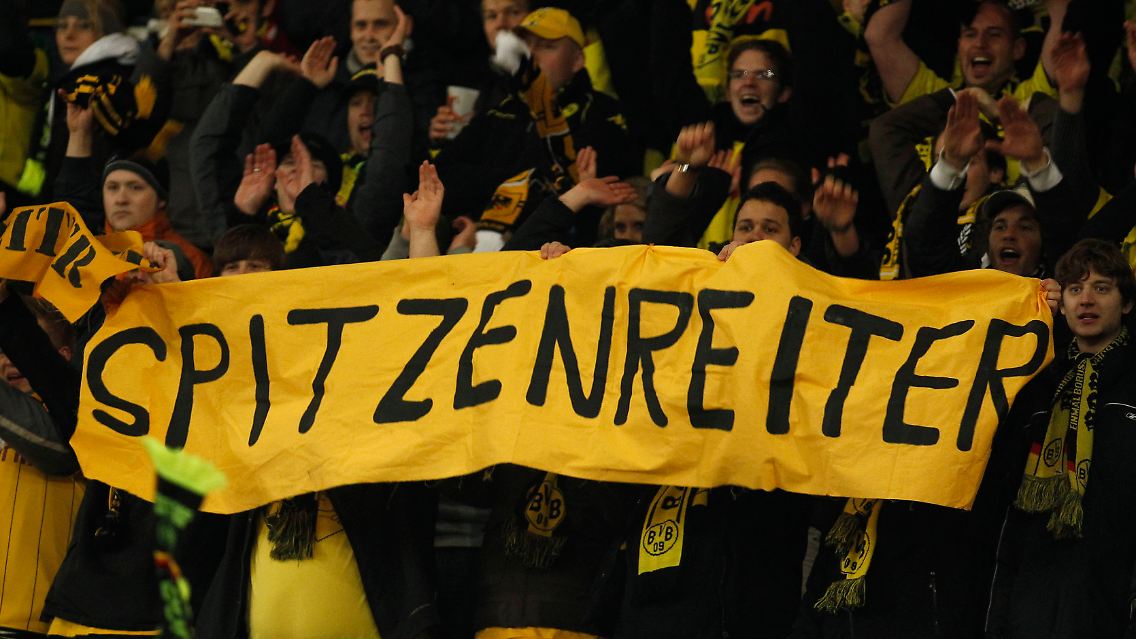 Hier steht es schwarz auf gelb.