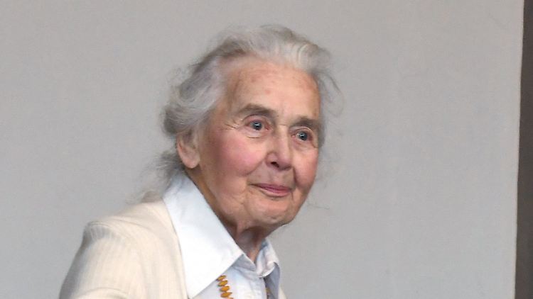 Ursula Haverbeck rück nicht von ihrer Meinung ab: in Auschwitz sei niemand in einer Gaskammer umgekommen, sagt die 88-Jährige.