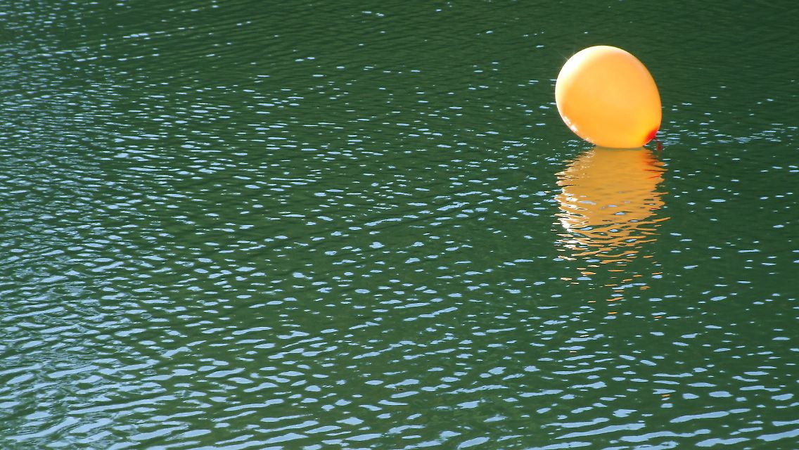Hauptsache knapp über der Wasserlinie.