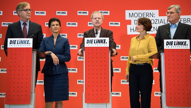 Offizieller Gegenkandidat zur Wahl des Bundespräsidenten: Christoph Butterwegge (M.) mit Linken-Fraktionsvorsitzenden Dietmar Bartsch, Sahra Wagenknecht sowie den Parteichefs Katja Kipping und Bernd Riexinger (v.l.).