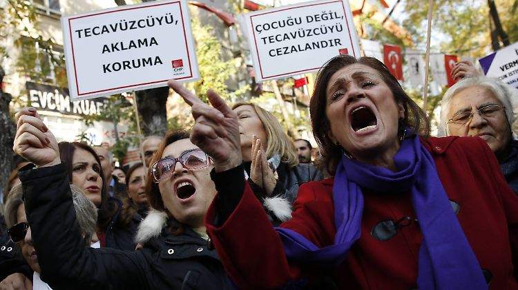 Tausende Menschen haben in Istanbul gegen den Gesetzentwurf demonstriert.