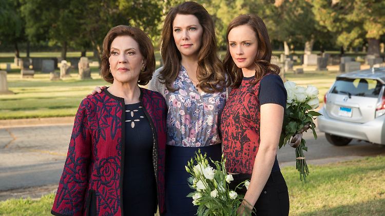 Fast zehn Jahre nach dem Ende der siebten Staffel sind die "Gilmore Girls" zurück: Emily, Lorelei und Rory (v.l.).