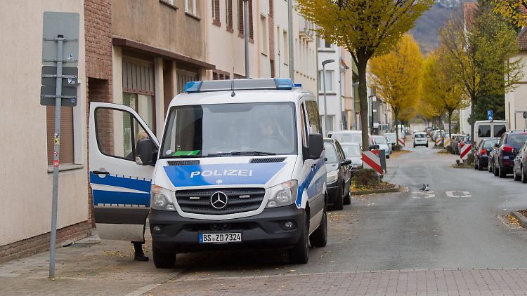 Die Polizei befragt die Anwohner der Straßen, durch die der Mann fuhr.