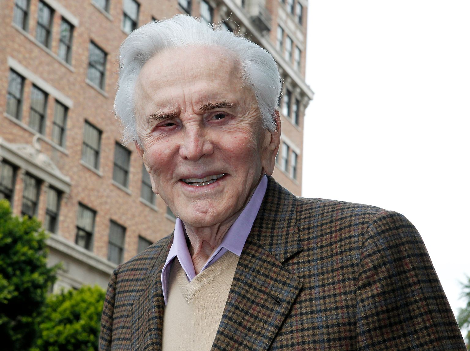 Einer der letzten Hollywood-Veteranen der sogenannten Goldenen Ära ist tot: Kirk Douglas starb im Alter von 103 Jahren.