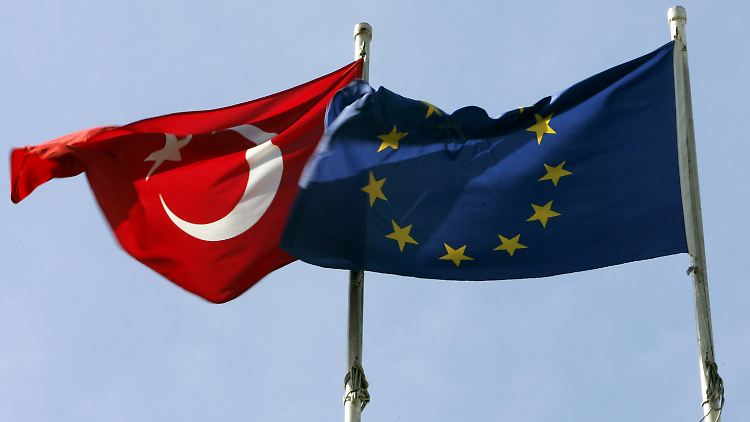 Aufgrund der Verhaftungswelle in der Türkei berät das EU-Parlament über die Verhandlungen.