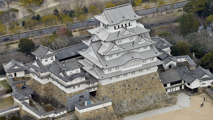 Die Burg Himeji ist eines der ältesten erhaltenen Bauwerke aus dem Japan des 17. Jahrhunderts.