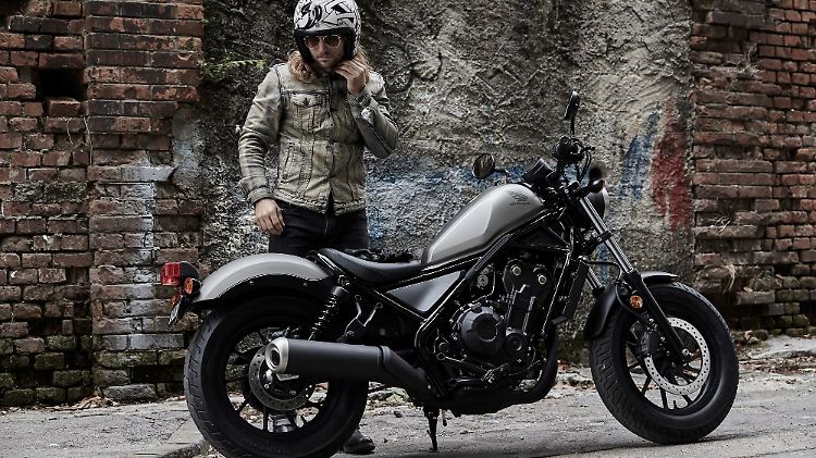 Die Honda Rebel soll jungen Motorradfahrern den Ein- oder besser Aufstieg in die Zweiradwelt leichter machen.