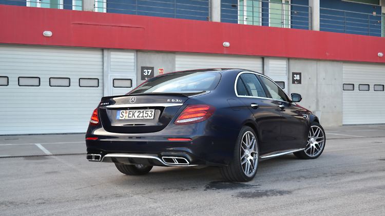 Die scharfe Abrisskante am Heck kann man mögen oder nicht. Für die Aerodynamik des AMG E 63 S ist sie unerlässlich.