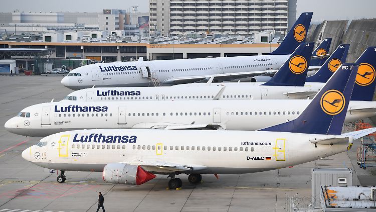 Die meisten Lufthansa-Flieger bleiben am Boden. Die Aussicht auf ein schnelles Ende des Dauerstreits sind gering.