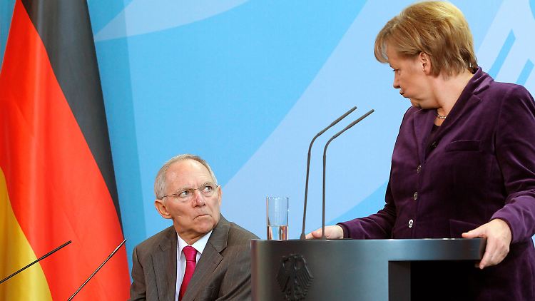 Eigentlich hielt Merkel immer zu Schäuble - will sie ihn jetzt ersetzen?