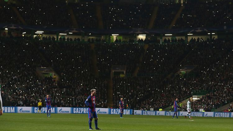 Große Bühne für den Größten: Lionel Messi traf doppelt gegen Celtic Glasgow, die schottischen Fans feierten trotzdem.