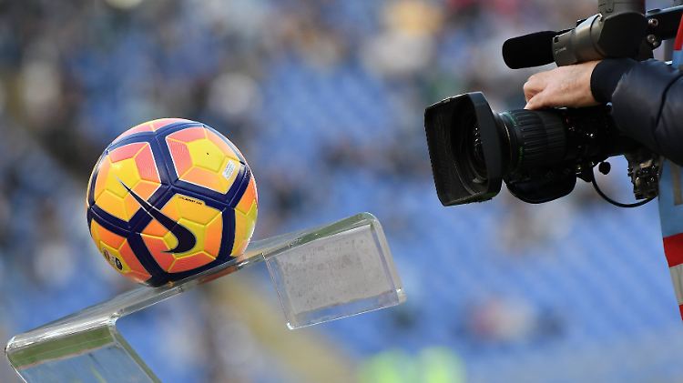 Fußball + Kamera = Symbolbild. Prima, oder?