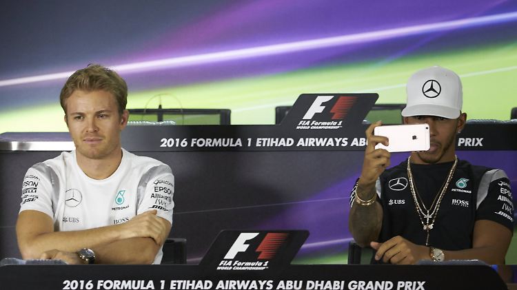 Bei der Pressekonferenz würdigten sich Nico Rosberg und Lewis Hamilton kaum eines Blicks, was durchaus eine bemerkenswerte Leistung war.