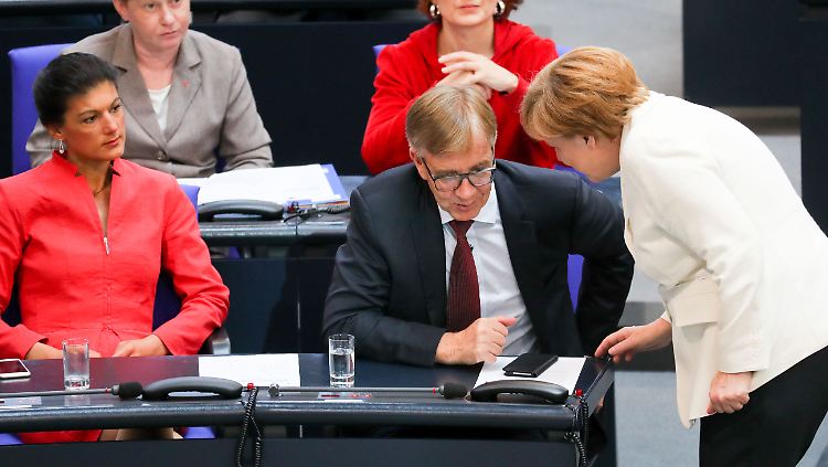 Die Linkspartei um Sahra Wagenknecht und Dietmar Barsch möchte die Regierung Merkel ablösen.
