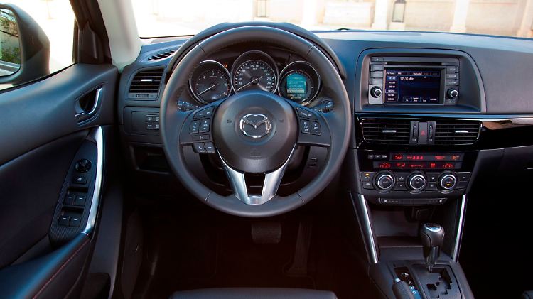 In den höheren Ausstattungslinien bietet der Mazda CX-5 deutlich mehr Pfiff bei der Innenraumgestaltung und bei der Ausstattung.