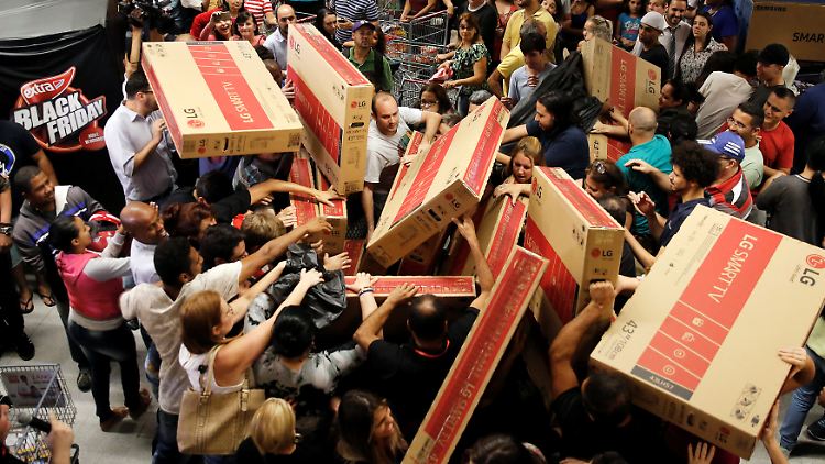 Am Black Friday ist vieles billiger. Wer trotz großer Schnäppchen-Nachfrage stressfrei einkaufen möchte, shoppt im Internet.