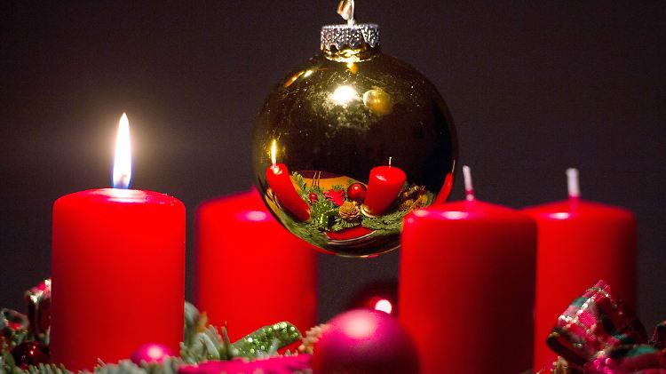 Mediziner sind der Ansicht, dass gerade das Alleinsein zu Weihnachten ein Hinweis auf generelle Isolation, Einsamkeit und Ausgeschlossenheit ist.