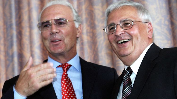 Die Herren Beckenbauer und Zwanziger haben das Interesse der Fifa-Ethikhüter auf sich gezogen.