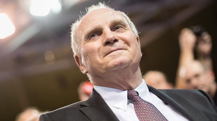 Uli Hoeneß spielte für den FC Bayern und wurde 1979 Manager des Klubs. 2014 wurde er wegen Steuerhinterziehung verurteilt, seit kurzem ist er wieder Vereinspräsident.