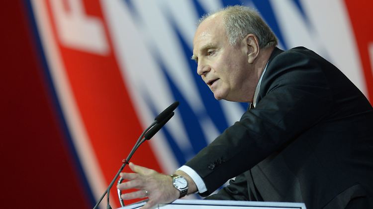 Uli Hoeneß ist zurück auf der großen Bühne.