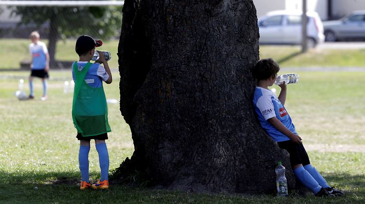 Viele Kinder fühlen sich beim Fußball wohl.