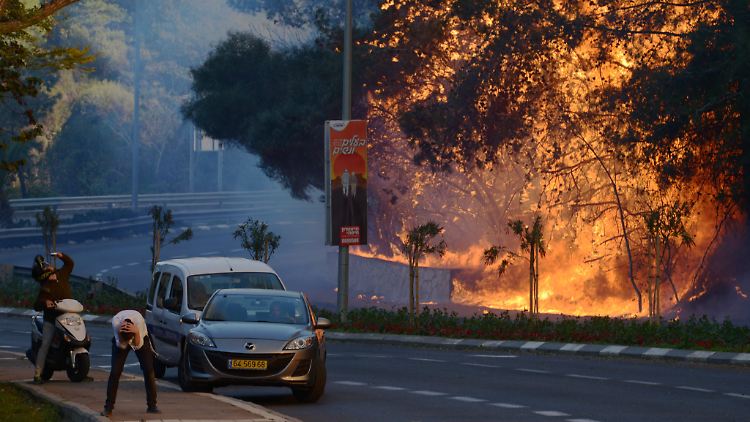 Die Brände in Israel haben bisher 120 Menschen verletzt.