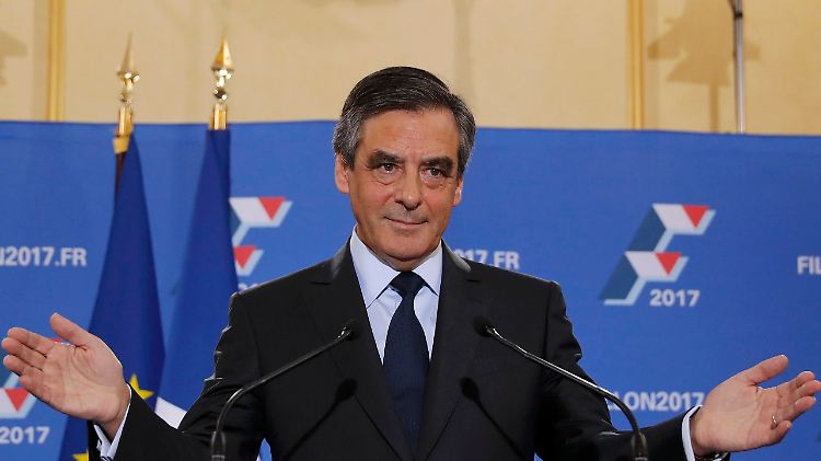 Fillon feiert seinen Sieg.