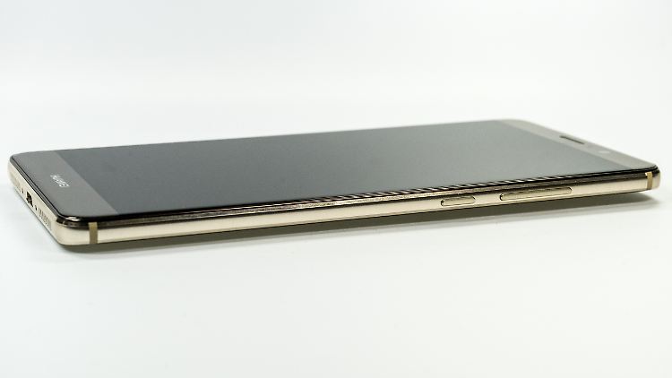 Das Huawei Mate 9 ist ein elegantes Riesen-Smartphone.