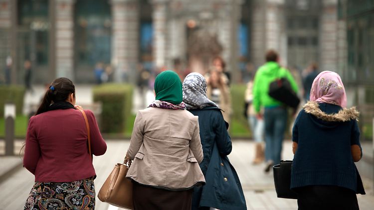 "Das islamische Kopftuch ist in Deutschland üblich und spiegelt sich im gesellschaftlichen Alltag vielfach wider", meint das Bundesverfassungsgericht.