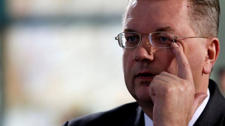 Stellt eine Bedingung für eine WM mit 48 Teilnehmerländern: Reinhard Grindel.