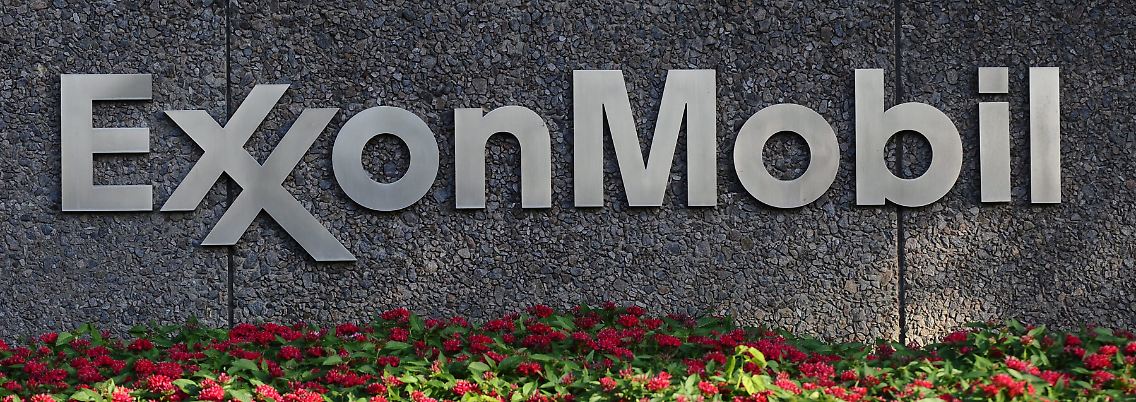 Vor dem Exxon-Gebäude in Dallas/Texas.