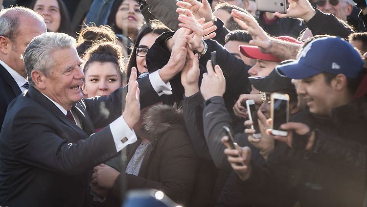 Joachim Gauck hatte in Offenbach mit Schülern über Integration diskutiert. Offenbach ist die Stadt mit dem bundesweit höchsten Ausländeranteil.