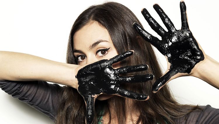 Singt auf "Couleurs sur Paris" einen Song von Mano Negra: Olivia Ruiz.