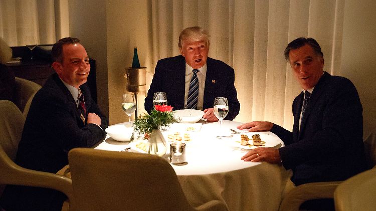 Trump, Romney (r) und Trumps künftiger Stabschef Reince Priebus am Dienstag bei einem Treffen.