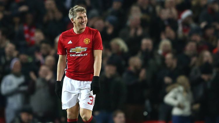 Vorm Comeback? Bastian Schweinsteiger, weltmeisterlichster Edelreservist der Premier League.