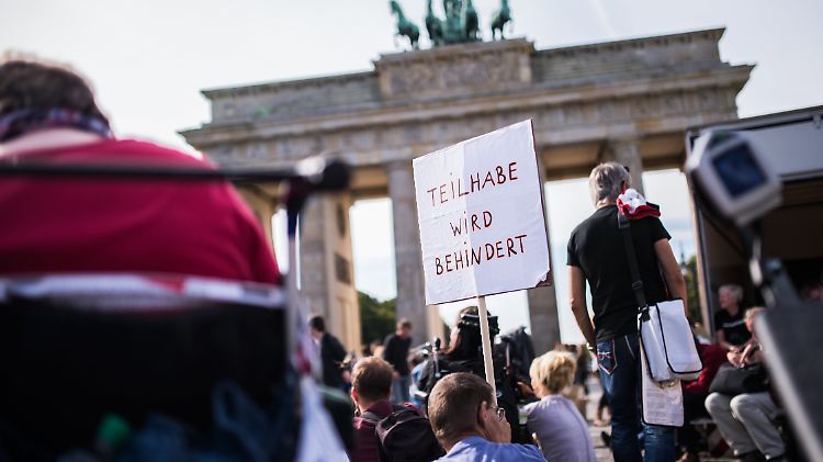 Vielen Menschen geht das Gesetz nicht weit genug. Daher kam es in Berlin mehrfach zu Protesten.