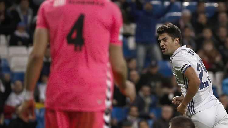 Enzo Fernandez macht's wie einst der Papa.