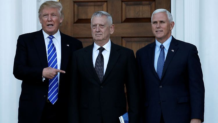 Mattis (Mitte) gilt schon seit längerem als Favorit von Trump und dem designierten Vize-Präsidenten Pence (r.).