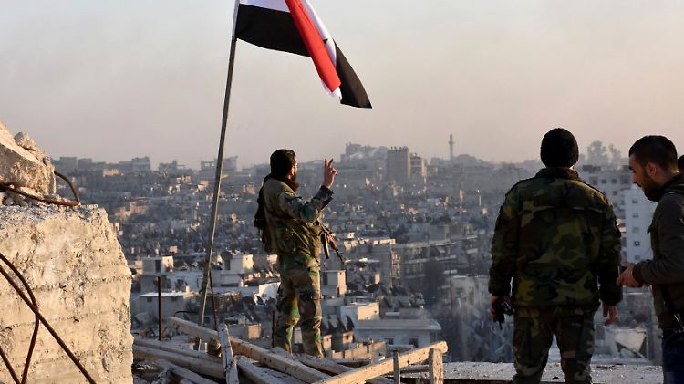 Kämpfer der syrischen Armee in Ost-Aleppo. Für die syrischen Rebellen sieht der Chef der YPG in Aleppo keine Chance mehr.