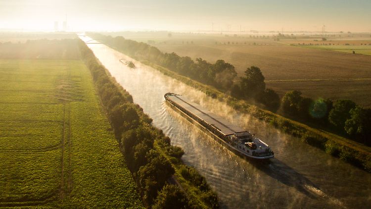 Auch in die Wasserwege - hier der Mittellandkanal - wird investiert.