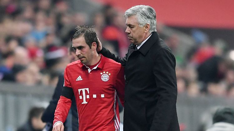 Mehr Spielraum: Carlo Ancelotti kann in Zukunft beim FC Bayern neben Kapitän Philipp Lahm noch drei weitere Spieler auswechseln - zumindest im DFB-Pokal und wenn es Verlängerung gibt.